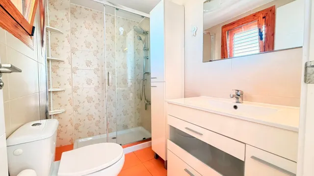 Apartamento rentable en Torrevieja con piscina y vistas al mar — 14