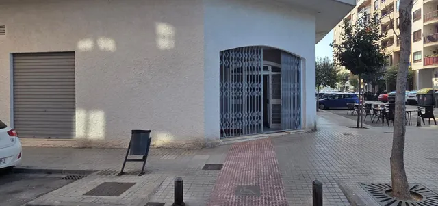 LOCAL CON DOS ENTRADAS JUSTO AL LADO PASEO GERMANIAS — 10