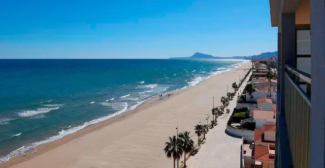 Encantador y amplio piso, lleno de luz natural, está ubicado en el tranquilo pueblo de Miramar, — 13