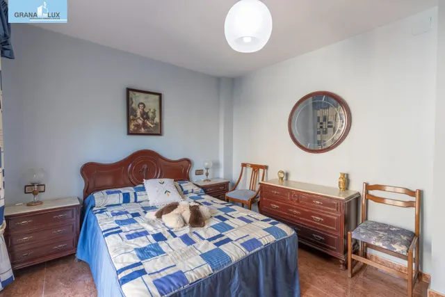 Casa independiente a 5 minutos de Granada en buen estado para entrar a vivir — 45
