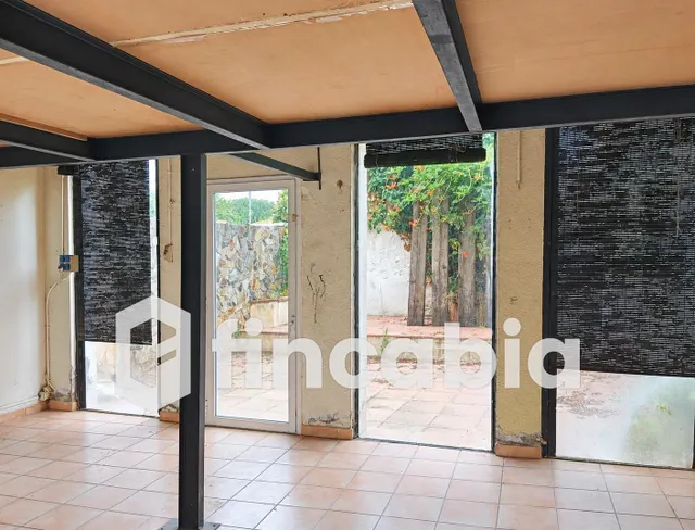 Casa para reformar con patio, balcones y local en Breda — 30