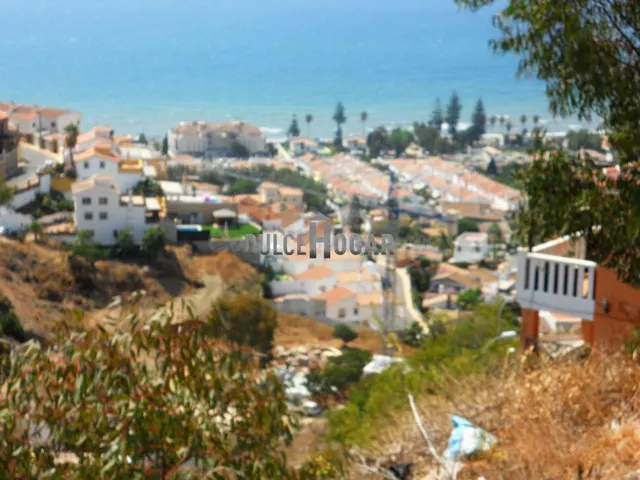 PARCELA URBANA CON VISTAS AL MAR Y MONTAÑA. - foto 3