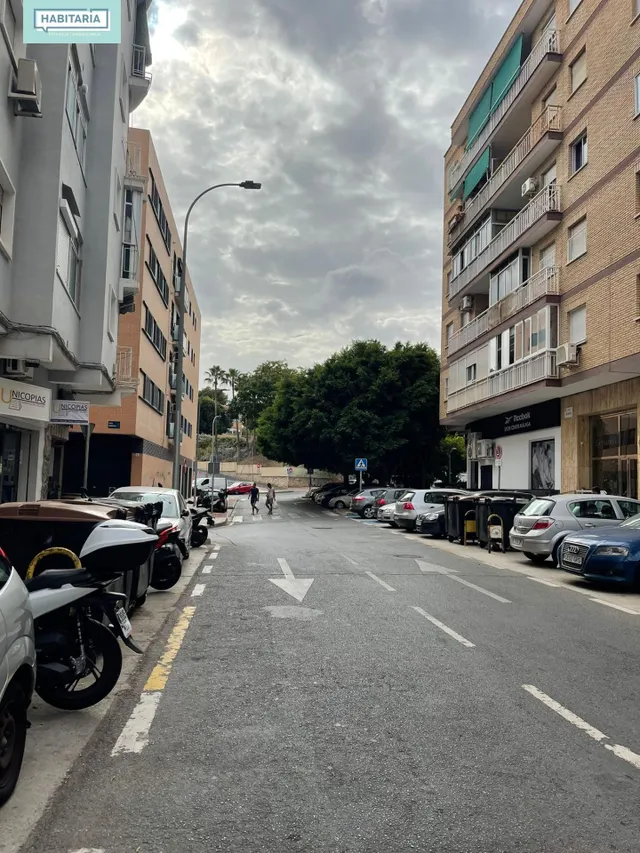 LOCAL COMERCIAL A PIE DE CALLE — 12
