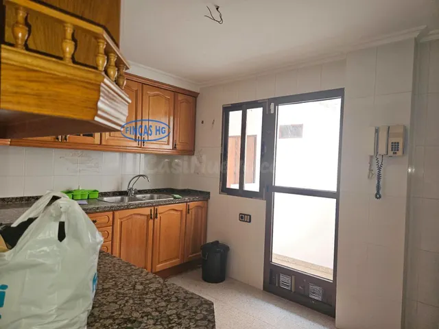 Amplia vivienda de 159 m2 con cinco dormitorios – Los Ángeles / límite San Blas — 5