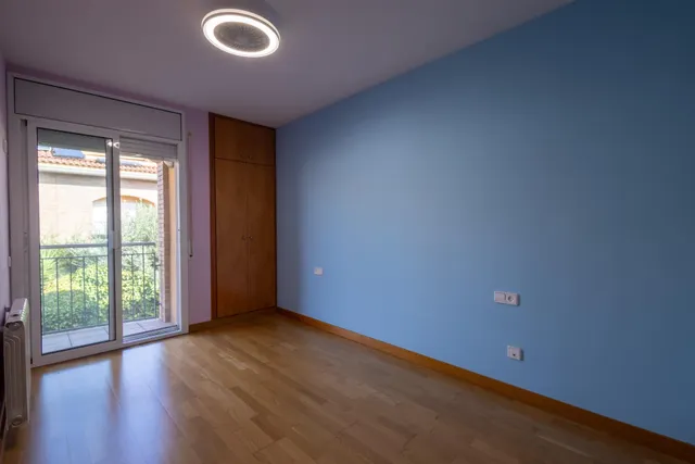 EN EXCLUSIVA CASA ADOSADA CON TERRAZAS Y MUCHO ESPACIO EN SANTA SUSANNA — 13