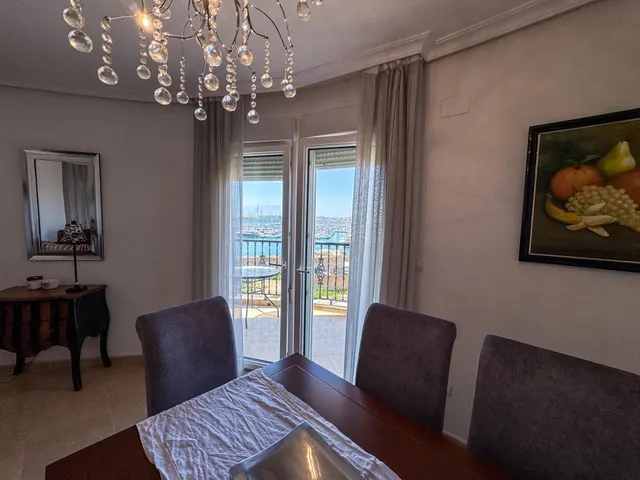 ¡Frente al mar y al puerto de Torrevieja, en pleno centro! — 6