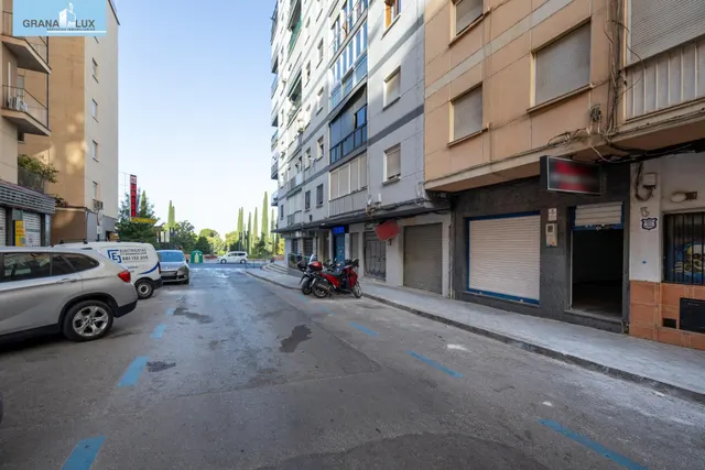 ¡Oportunidad Única en Angel Barrios! Local de 147m2 por solo 190.000€ — 6