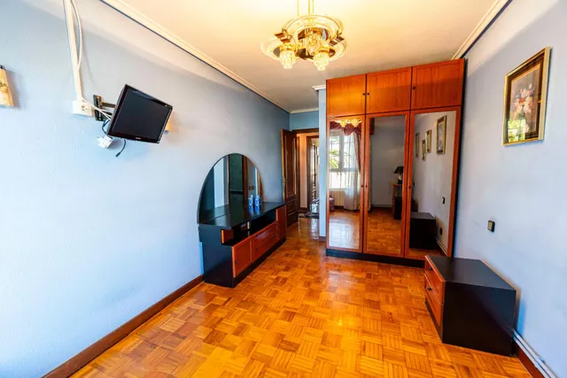 Piso espacioso con terraza y balcón en urbanización privada — 13