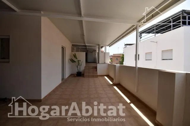 BONITA CASA TOTALMENTE REFORMADA CON GARAJE Y GRAN TERRAZA — 24