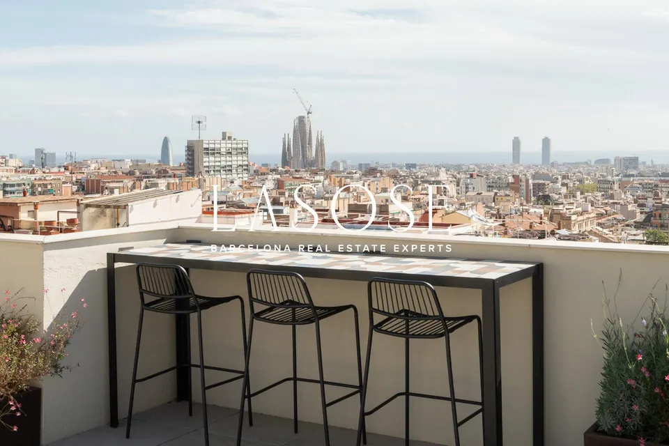 Acogedor piso de dos dormitorios, balcón y terraza comunitaria en alquiler en La Salut