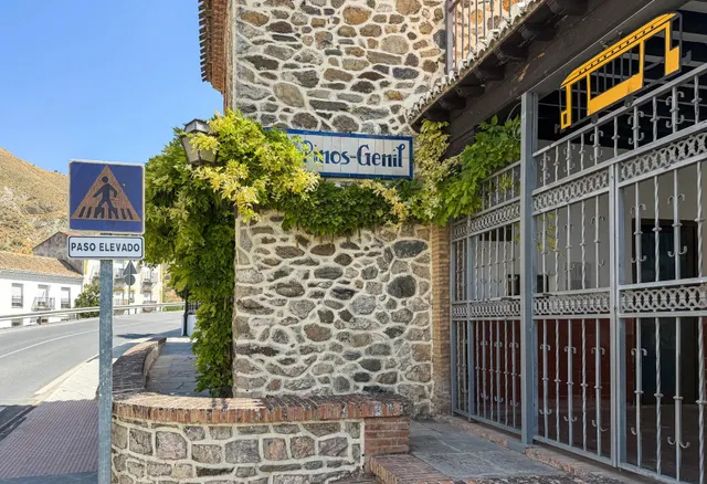 Casa independiente en la entrada de Pinos Genil. (A 10 minutos de Granada) — 38