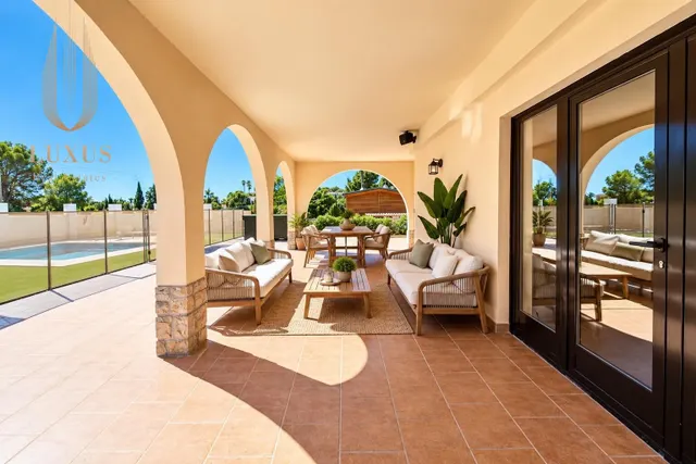 VILLA MEDITERRÁNEA CON GRAN PARCELA, PISCINA Y ESPACIO PARA TODA LA FAMILIA ☀️ — 12