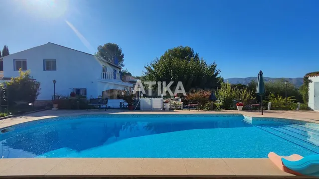 ESTUPENDO CHALET EN VENTA A CINCO MINUTOS DEL CASCO URBANO - foto 3