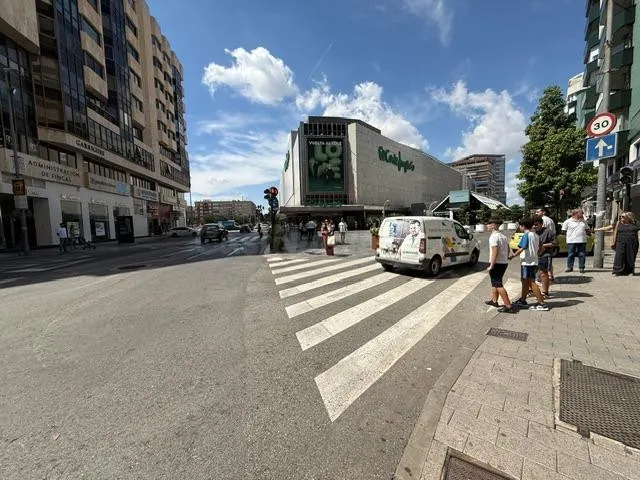 VENTA OFICINA ENTRESUELO, MUY CENTRICA JUNTO PLAZA FUENSANTA - foto 3