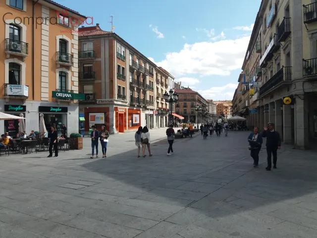 ALQUILER.-.LOCAL.-.AVENIDA DEL ACUEDUCTO.-.NO restauración — 4