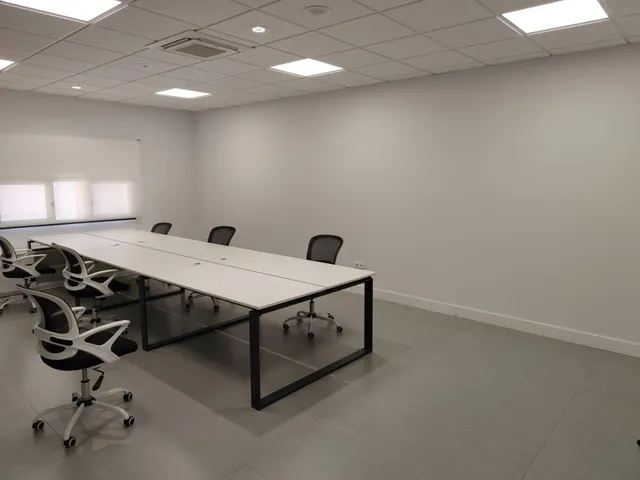 Nave en Poligono de Las Quemadas totalmente reformada y perfectamente instalada para uso mixto de oficinas y almacen — 18