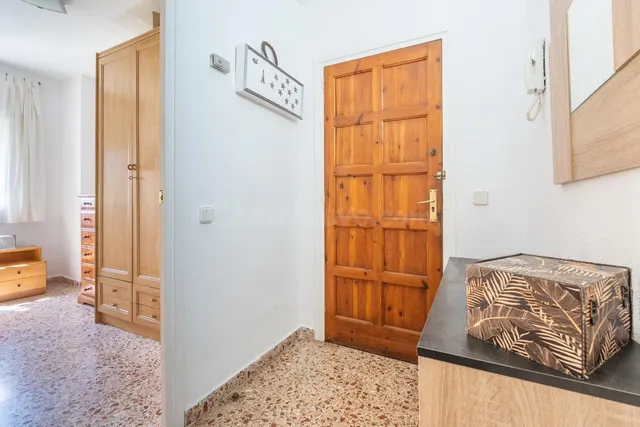 Amplio piso de 4 habitaciones con gran terraza en 2ª línea d - foto 5