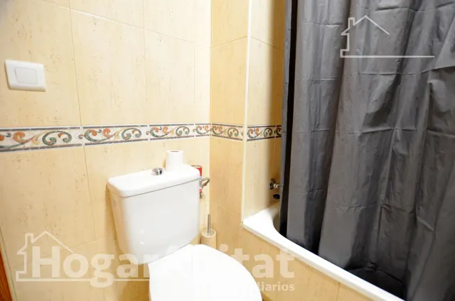 ¡En buena zona! Amplio, moderno y esquinero con gran balcón de buenas vistas — 28