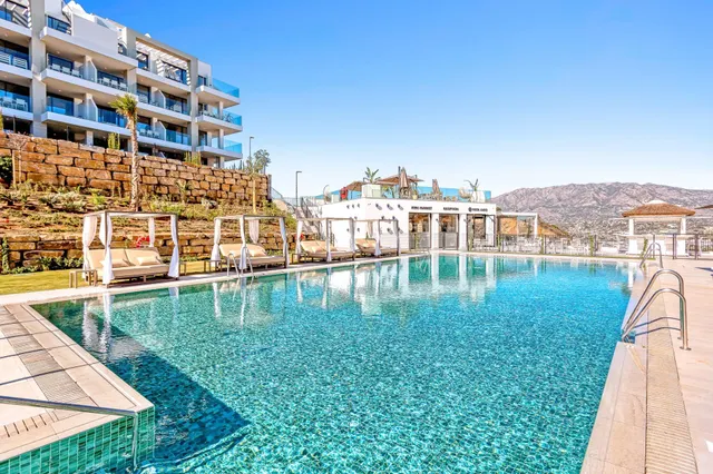 VENTA DE PISO EN LA ZONA DE HIPÓDROMO DE MIJAS COSTA. 2 DORMITORIOS, TERRAZA Y PARKING. — 18