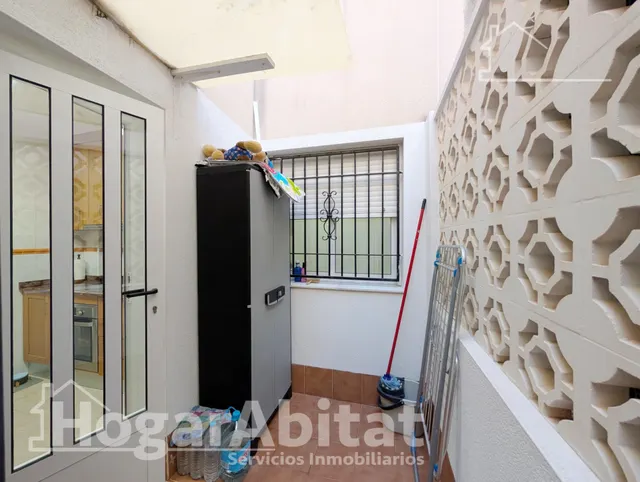 REFORMADO CON TERRAZA, PISCINA Y GARAJE CERCA DE LA PLAYA — 50