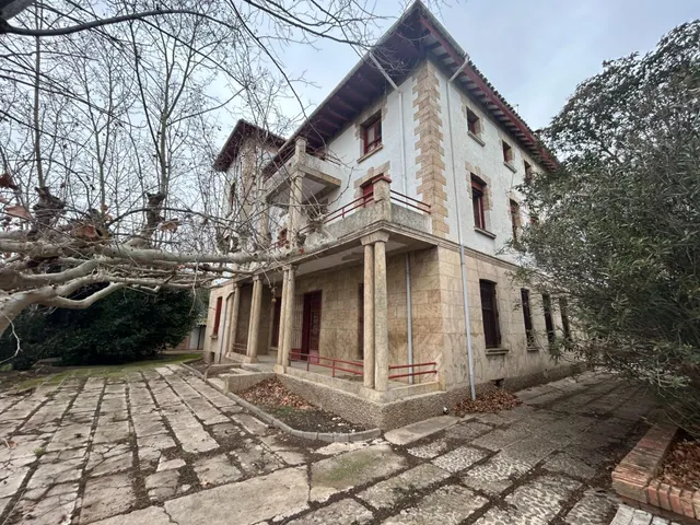 Casa palacio con parcela de 4500 m2 en Peralta — 11