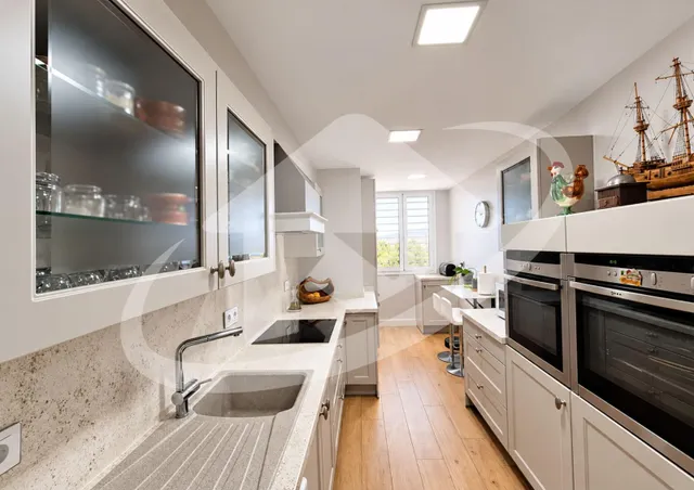 Impresionante Piso Reformado en Sabadell con Vistas y Comodidades — 9