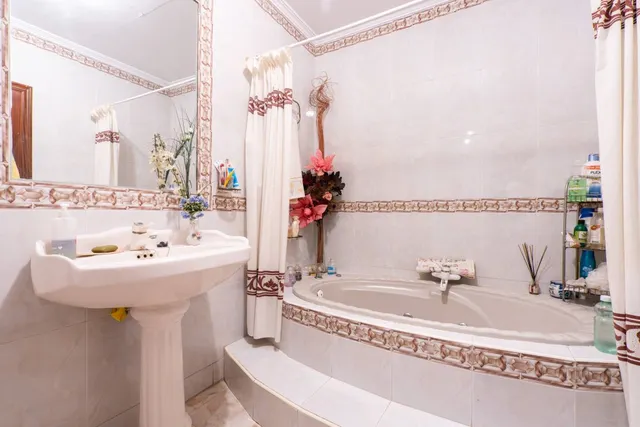 Chalet y parcela segregable en Palomares del Río — 31