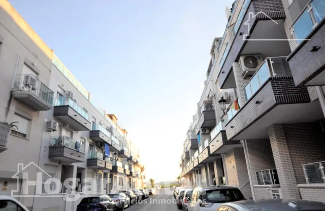 Impecable y reformado en residencial con terraza, piscina y dos plazas de garaje, cerca del centro — 28