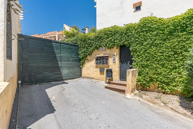ADOSADA EN URBANIZACIÓN EN HUETOR VEGA — 44