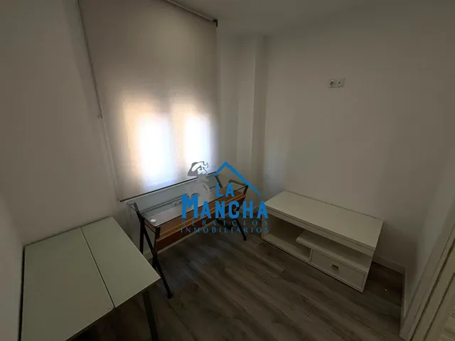 *720€ al mes* inmobiliaria la mancha alquila piso en zona centro de salud canal maria cristina de Albacete — 28