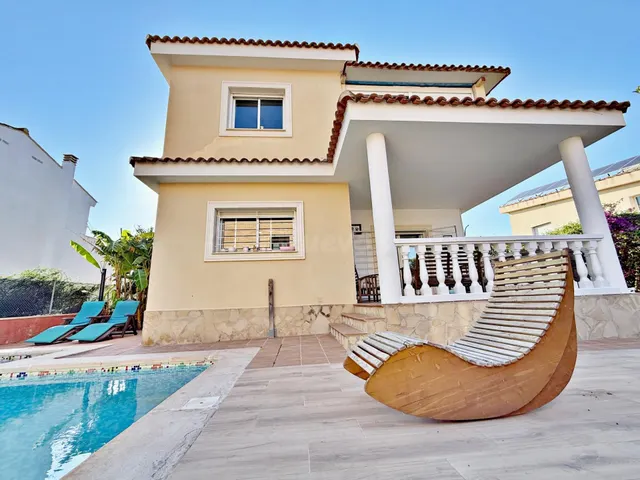 Chalet independiente con piscina en venta en Llíria | 4 habi - foto 3