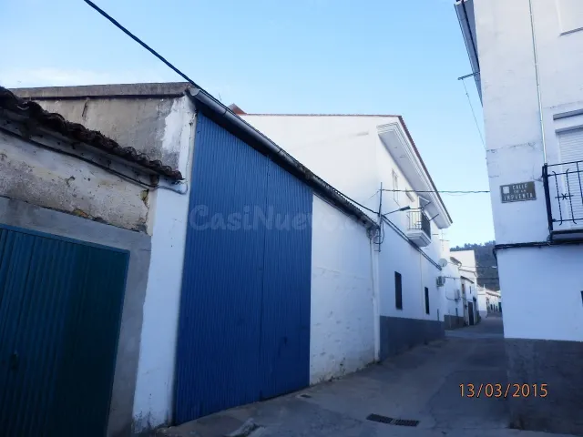 VIVIENDAS Y NAVE EN SERRADILLA - foto 2