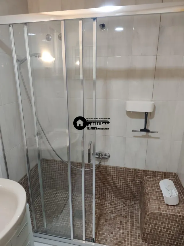 Inmobiliaria Tejares Alquila estupendo piso zona Avenida España - Hospital — 8