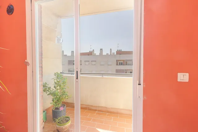 Amplia vivienda VPO con terraza, garaje y excelente ubicación junto a Avenida Juan Pablo II — 11