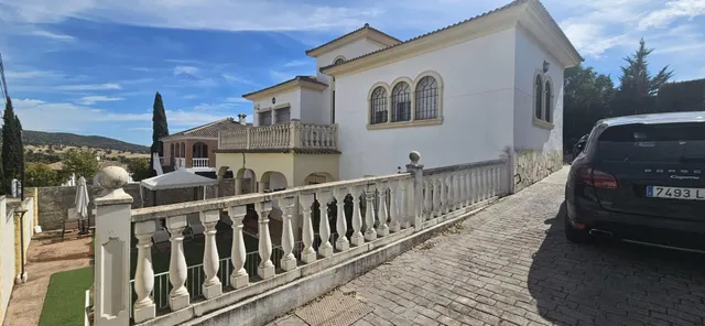 Impresionante Chalet en Urbanización Encinares de Alcolea con Piscina y Amplias Estancias — 30