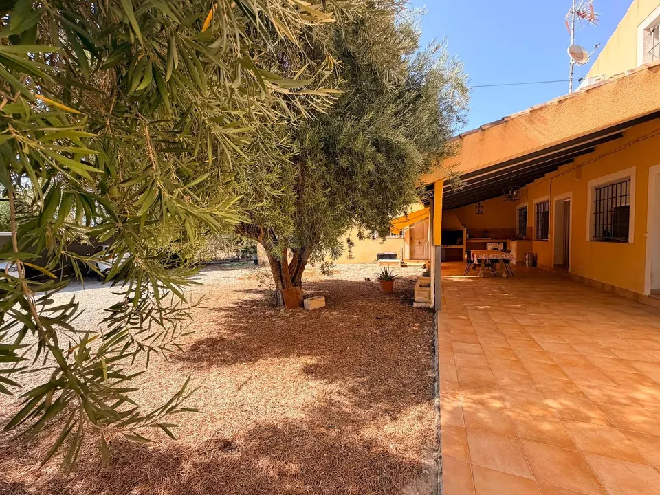 DOS CASAS EN UNA EN MATOLA SOLO EN ALQUILER