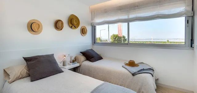 FANTASTICO BUNGALOW FRENTE A LA LAGUNA ROSA EN TORREVIEJA A ESTRENAR — 21