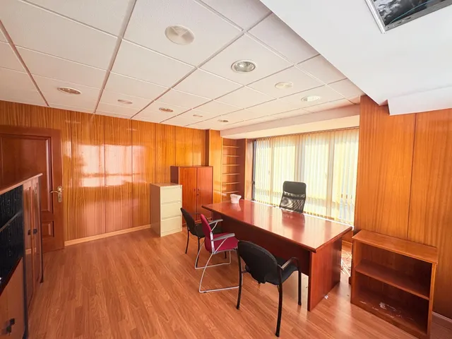 OFICINA EN AVD. ESPAÑA — 9