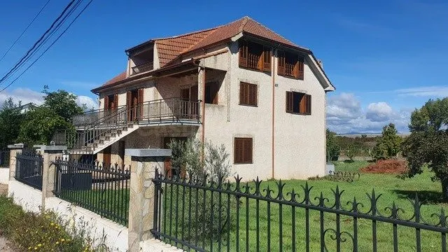 FABULOSO CHALET INDEPENDIENTE EN FUENTESNUEVAS - foto 2