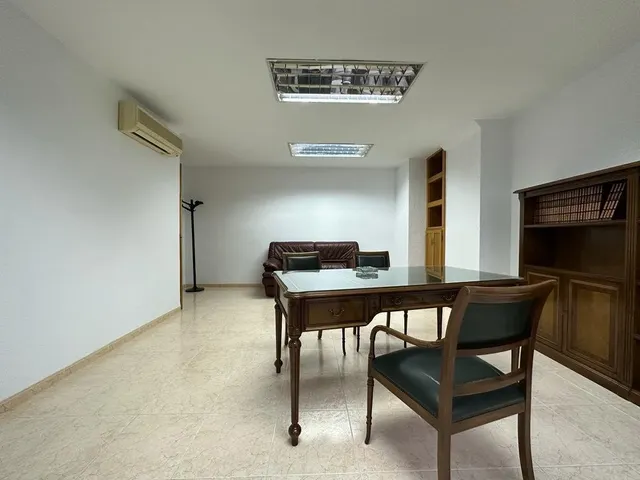 ¿Estás buscando una oficina en el paseo de Almería? — 3