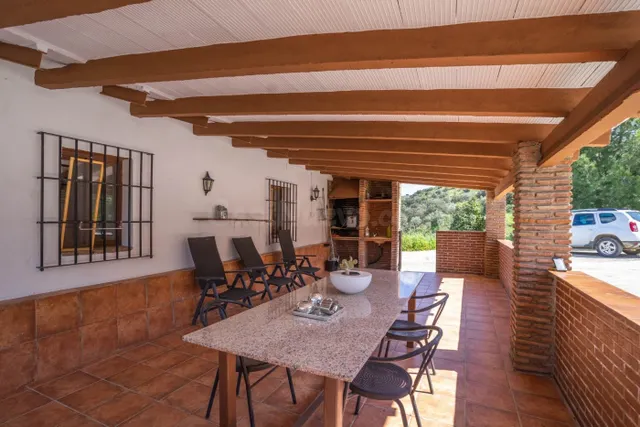 CASA RÚSTICA EN LOS MONTES DE MÁLAGA CON 150000 M2 DE TERREN - foto 5