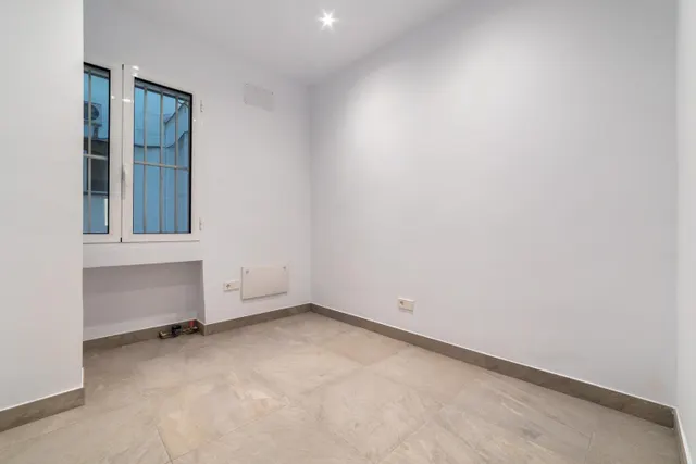 LOCAL COMERCIAL REFORMADO EN CALLE EDGAR NEVILLE — 8