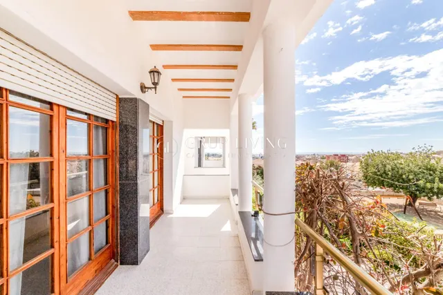 ELEGANTE CASA ESQUINERA DE ESTILO INGLÉS CON VISTAS AL MAR — 22
