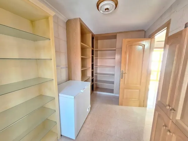 Casa familiar en el centro de Pinoso con gran garaje y potencial de negocio | ¡Solo 780 €/m2! — 23