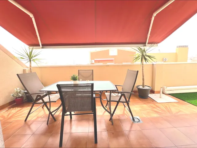ATICO con 30m2 de terraza. 400m. de la playa. Licencia turística. Céntrico. — 4