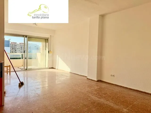 ¡Espectacular piso de 150 m2 en Malilla: espacio, luz y refo - foto 4