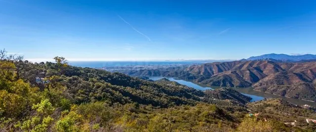 Exclusivo ático de lujo en una preciosa urbanización a solo  - foto 2