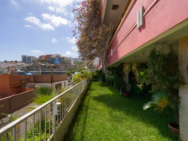 Chalet independiente junto a Paseo de Chil, con jardín, ascensor y vistas a la bahía — 12
