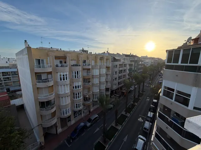 ¡fantástico apartamento con gran terraza y solárium en Torrevieja! ☀️ a 50 metros de la playa de los locos — 30