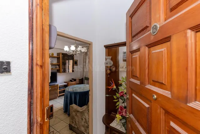 Piso para reformar junto a Plaza Einstein – 3 dormitorios y vistas despejadas — 3